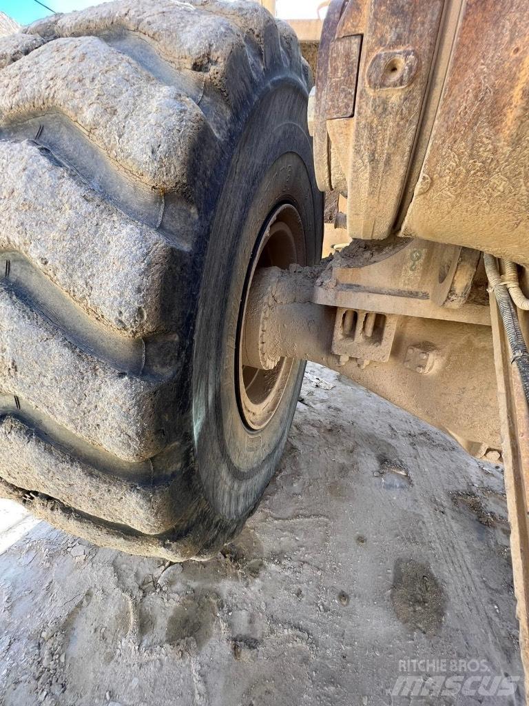 CAT 988 G Kolesni nakladalci