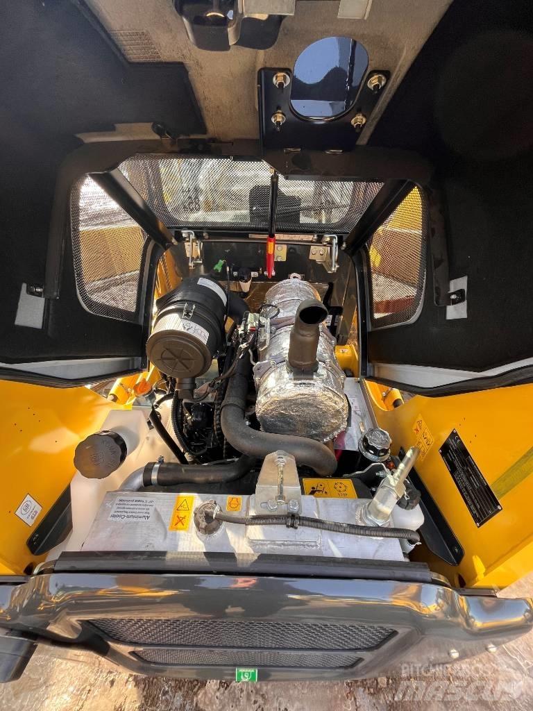Komatsu SK815-8 Skid steer mini nakladalci