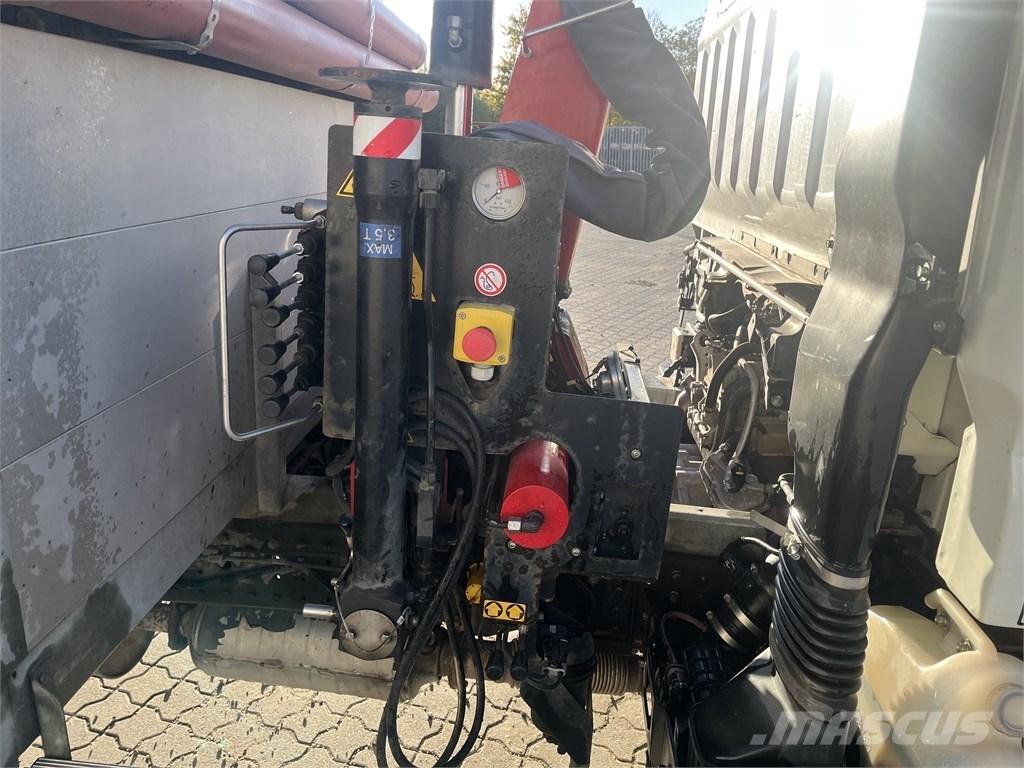 Mitsubishi Canter Tovornjaki s kesonom/platojem