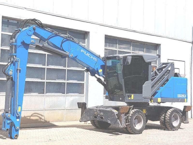 Fuchs MHL 320 F Bagri za prekladanje primarnih/sekundarnih surovin