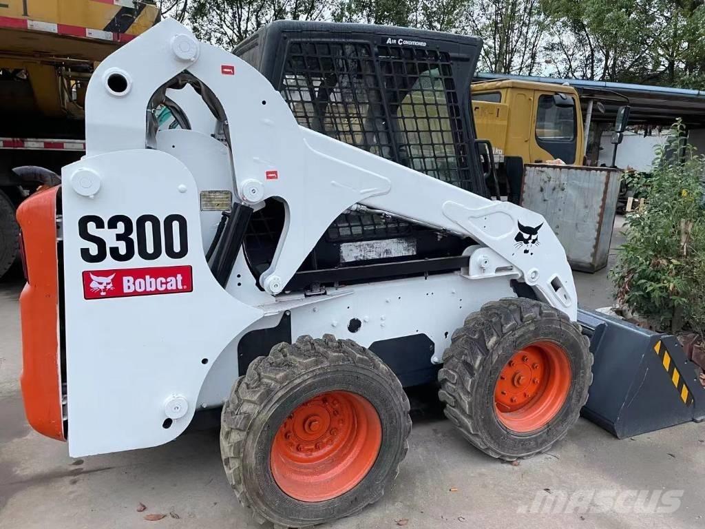 Bobcat S300 Skid steer mini nakladalci