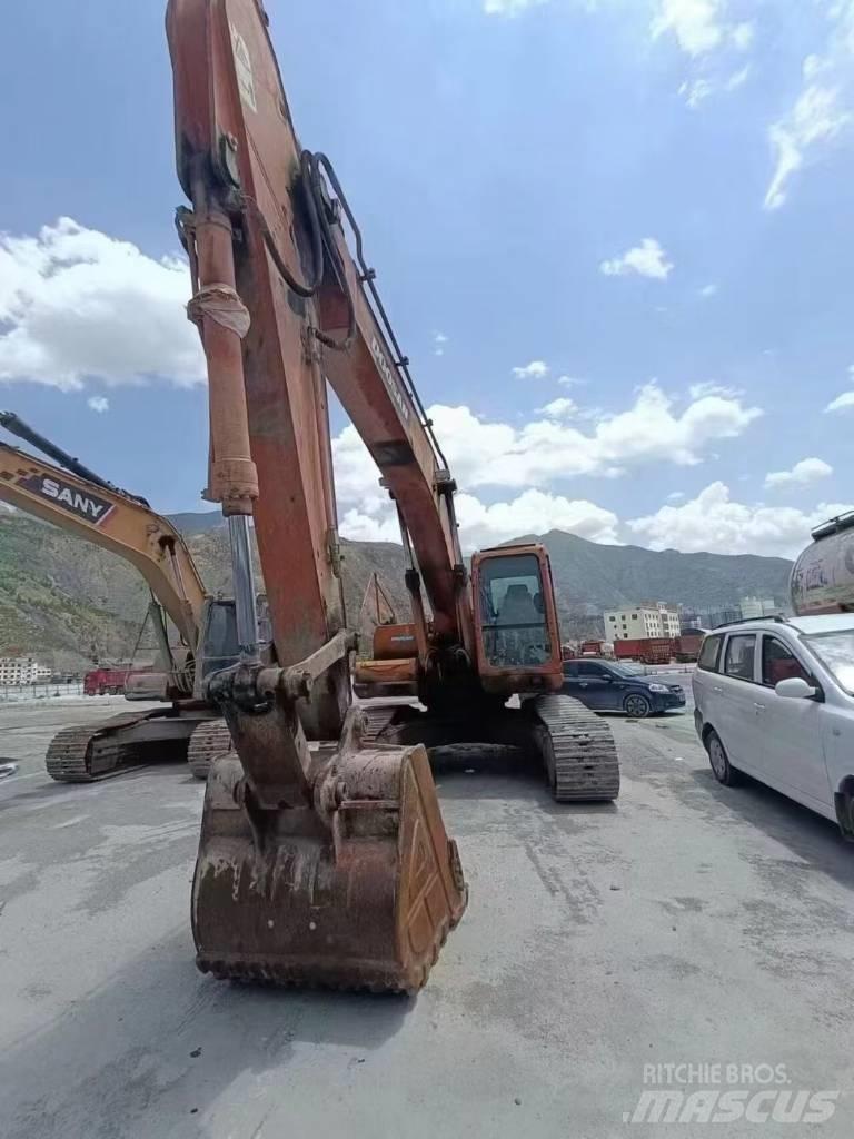 Doosan DX 225 Bagri goseničarji