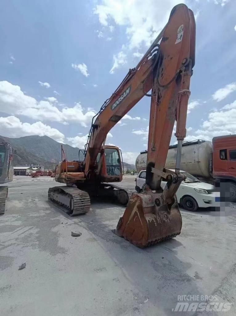 Doosan DX 225 Bagri goseničarji