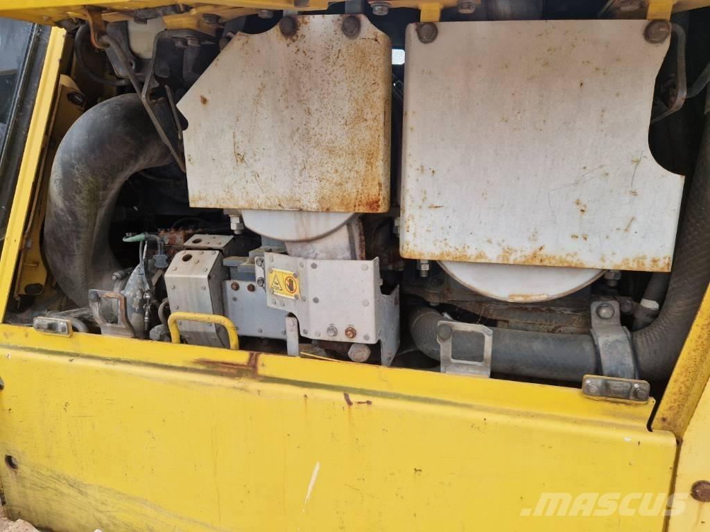 Komatsu D 65 PX-18 Buldožerji goseničarji