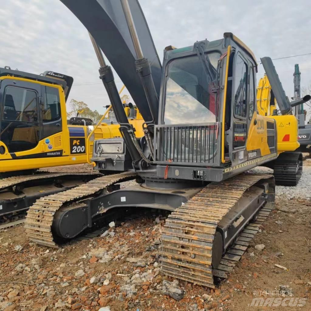 Volvo EC 240 Bagri goseničarji