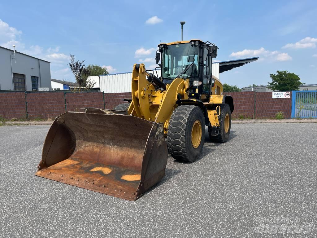 CAT 930M Kolesni nakladalci