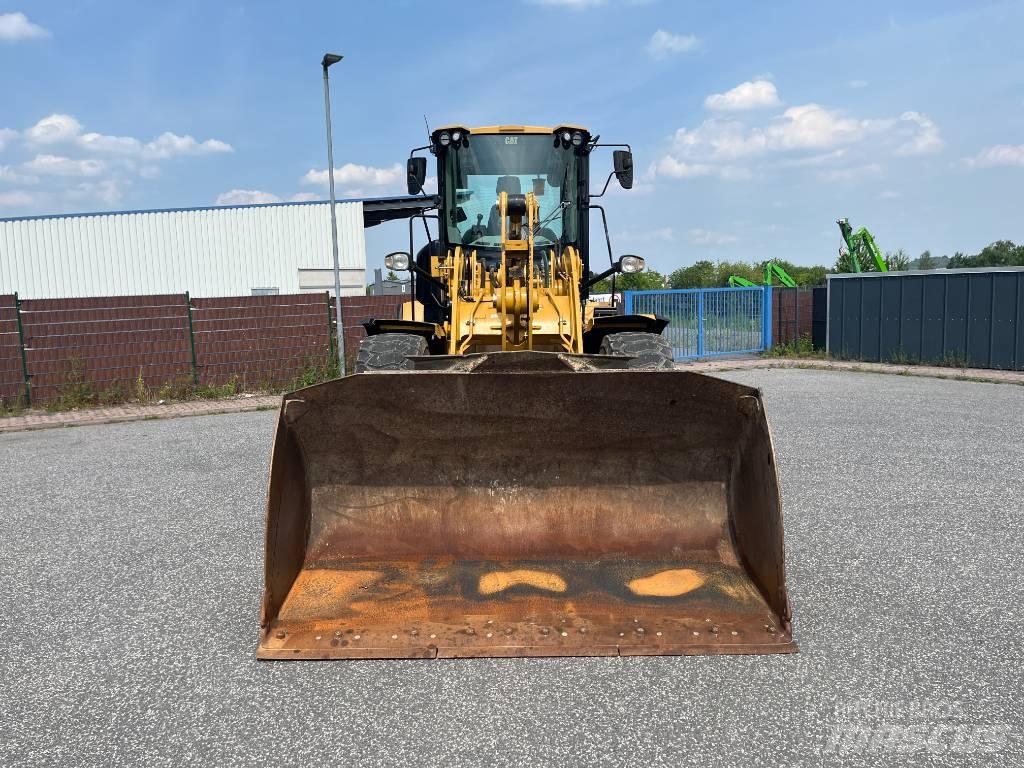 CAT 930M Kolesni nakladalci