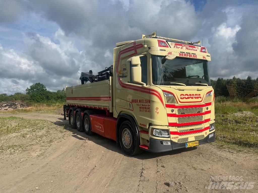 Scania R 520 Tridem Tovornjaki z žerjavom