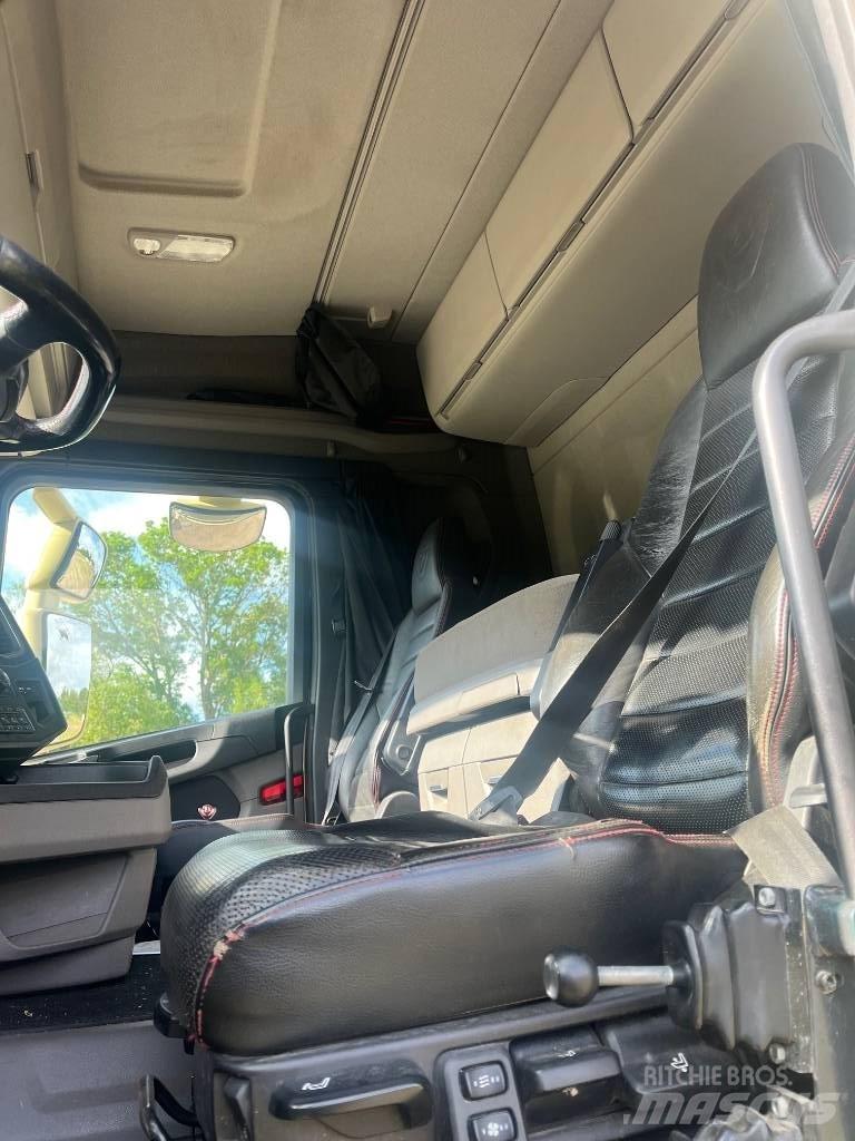 Scania R 520 Tridem Tovornjaki z žerjavom