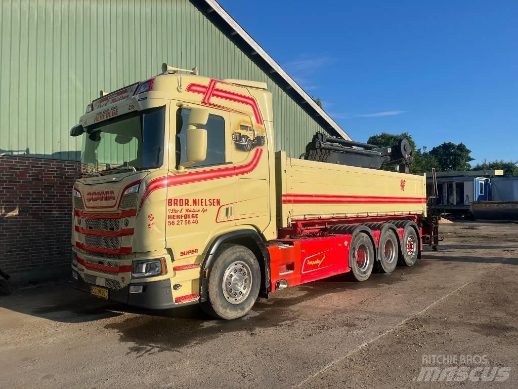 Scania R 520 Tridem Tovornjaki z žerjavom