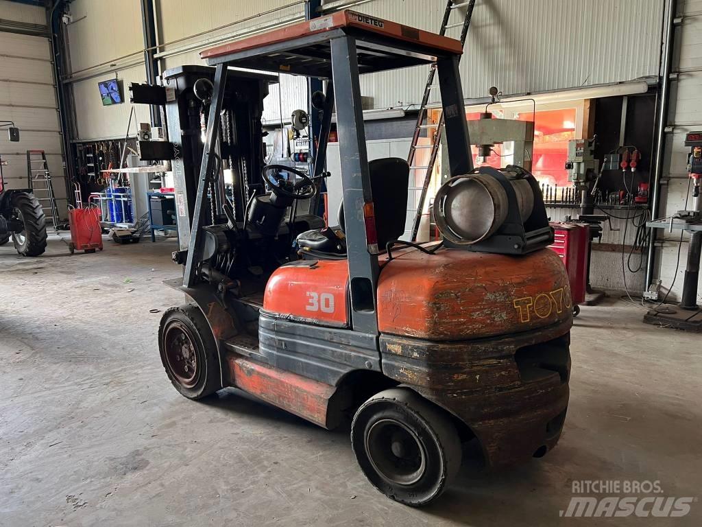 Toyota 02-6 FG F 30 Plinski viličarji