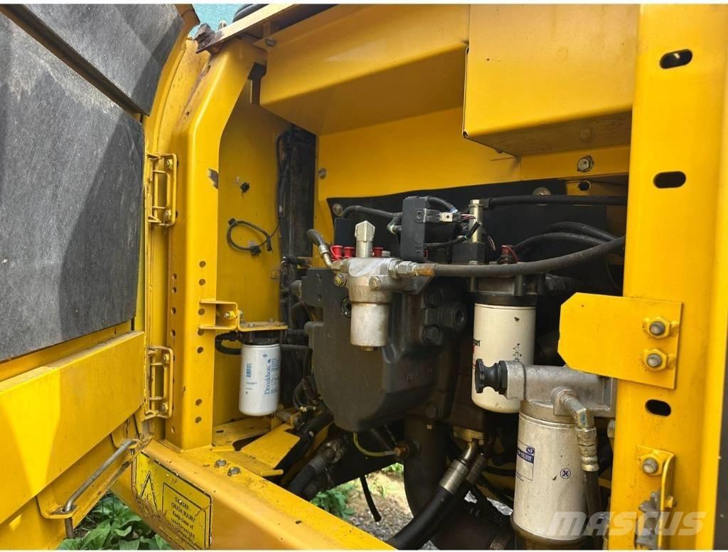 Komatsu PC 210 LC-11 Bagri goseničarji