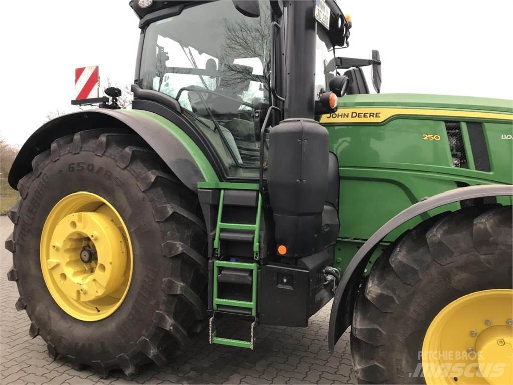 John Deere 6R 250 Traktorji