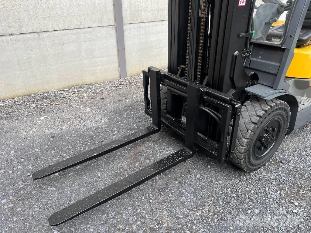 TCM FD30T3 Dizelski viličarji