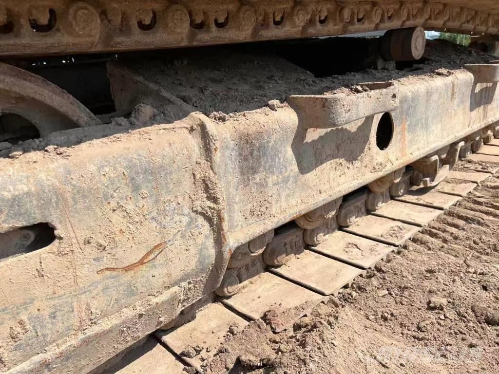 Komatsu PC 130 Bagri goseničarji