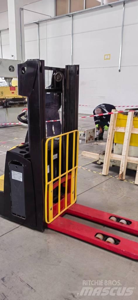 Hyster S 1.2 Ročni električni viličar