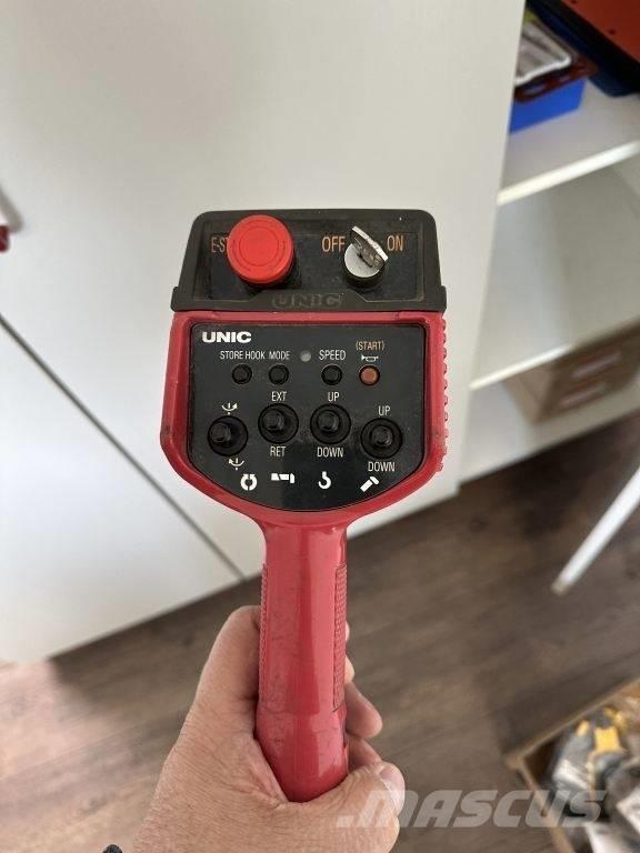 Unic B 345 Dvigala na gosenicah