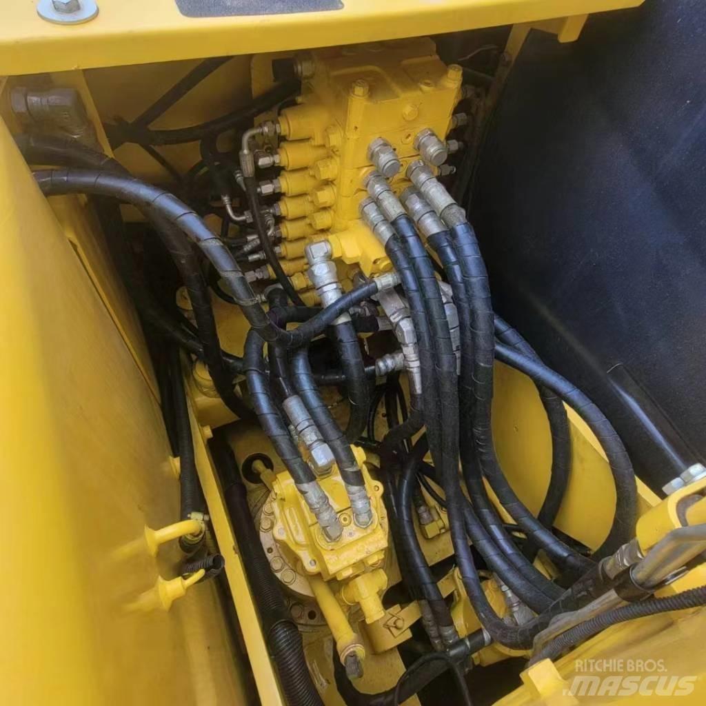 Komatsu PC 130 Bagri goseničarji
