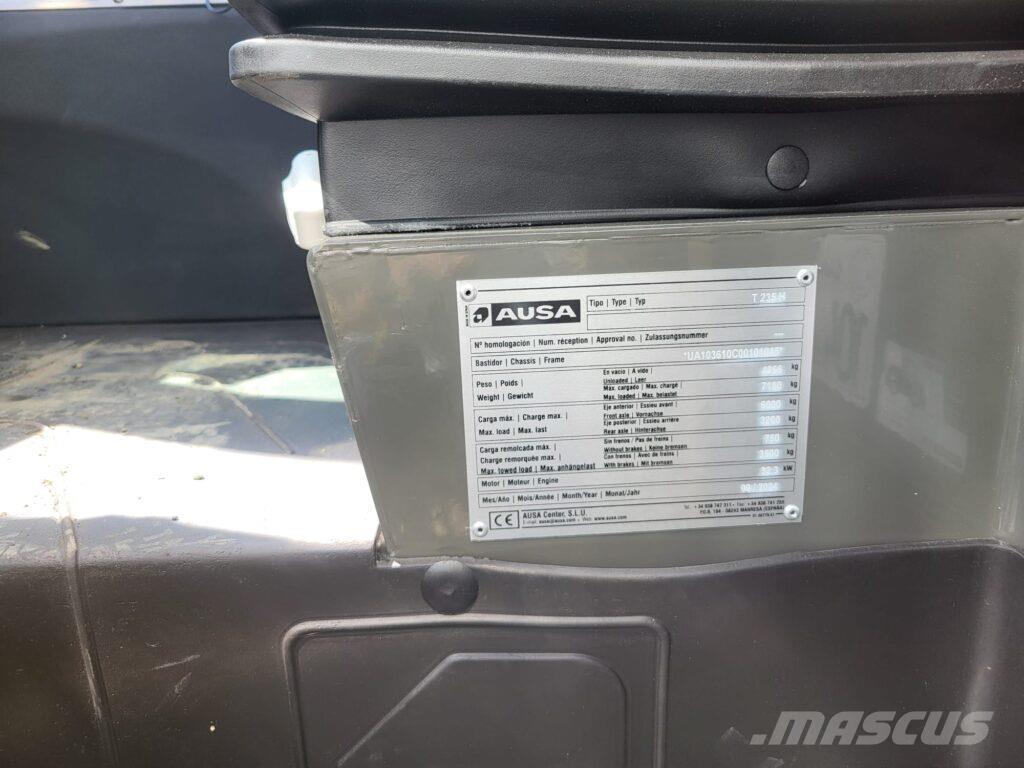 Ausa T235H Teleskopski kolesni nakladalci