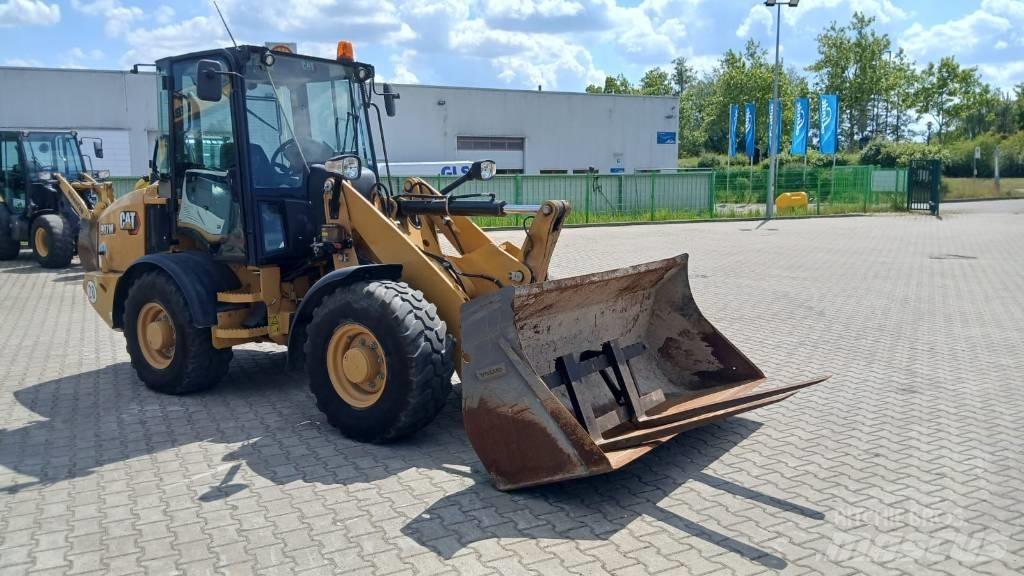 CAT 907 M Kolesni nakladalci
