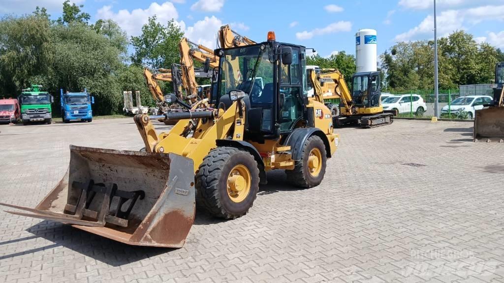 CAT 907 M Kolesni nakladalci