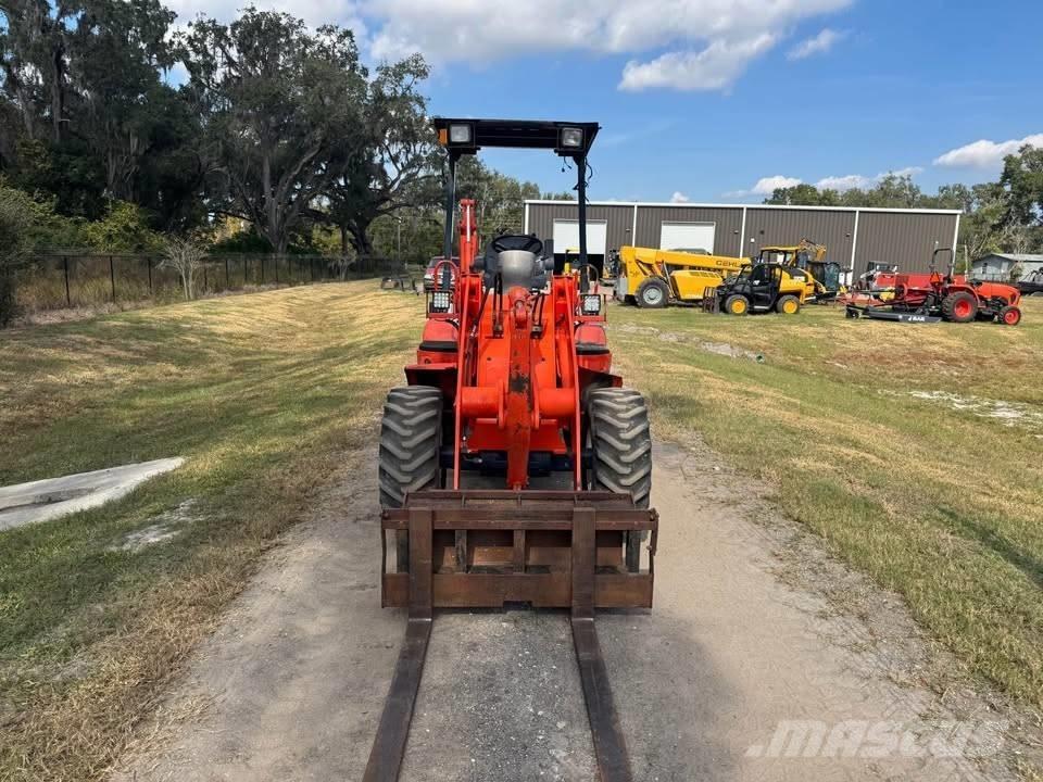 Kubota R 420 Kolesni nakladalci