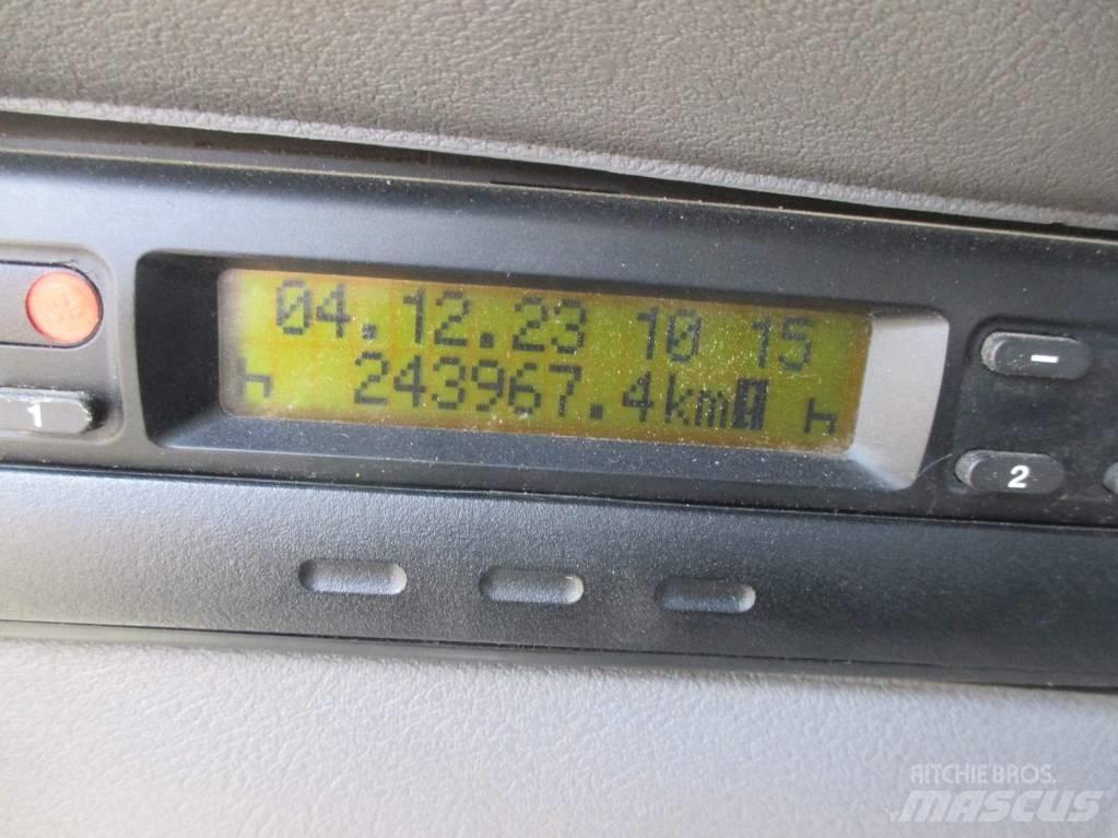 Renault Kerax 380 Tovornjaki z žerjavom