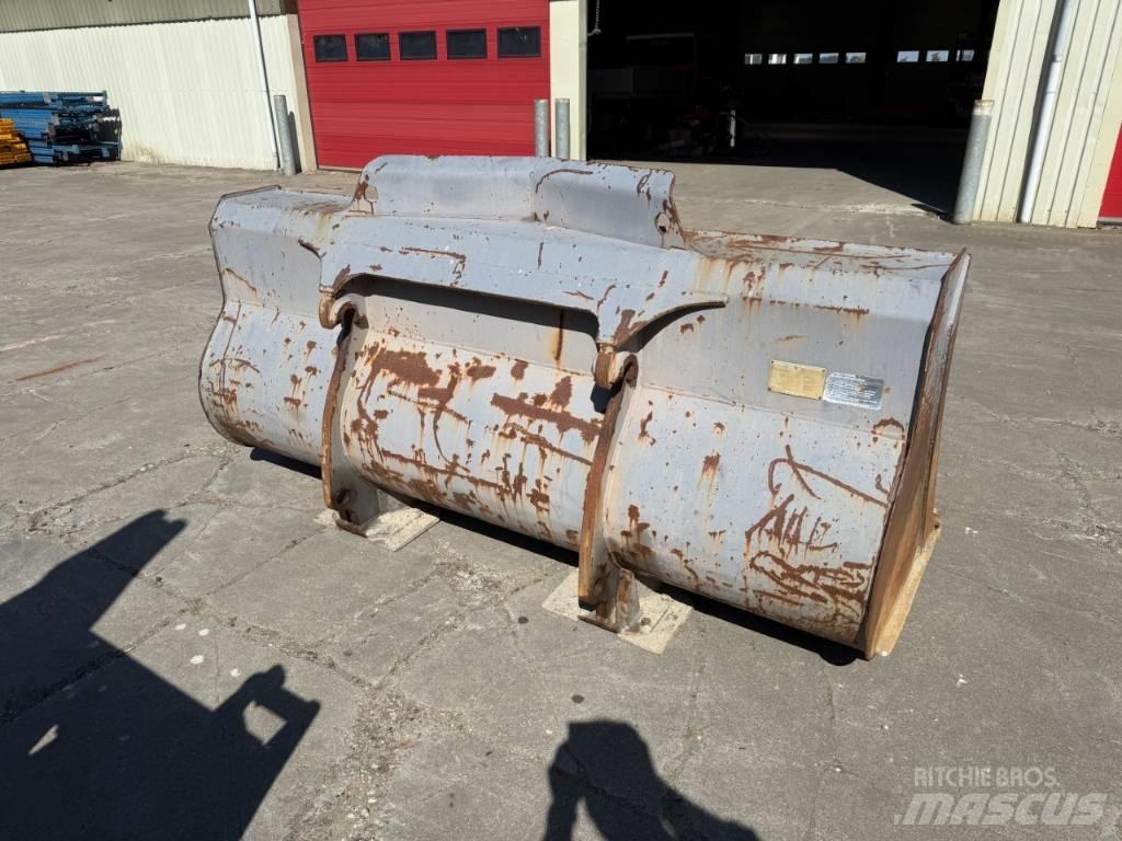 CASE 621 D Kolesni nakladalci