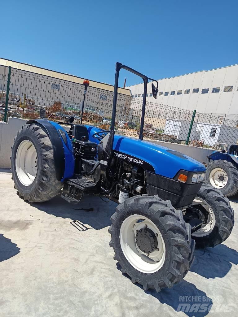 New Holland TN 90 F Traktorji