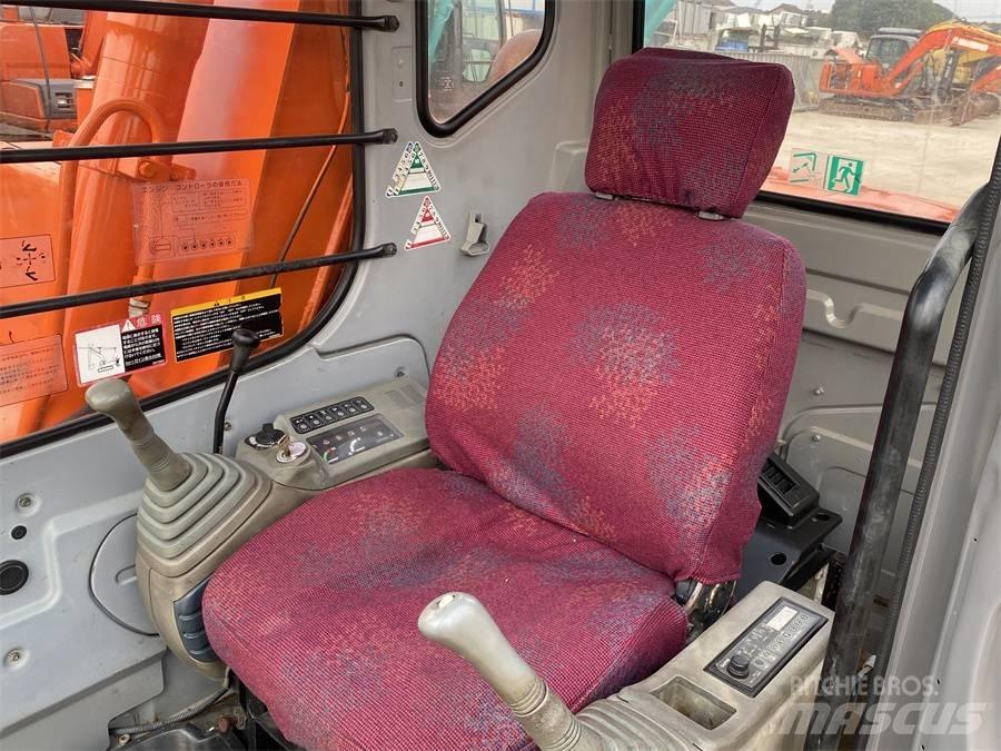 Hitachi EX60 Bagri goseničarji