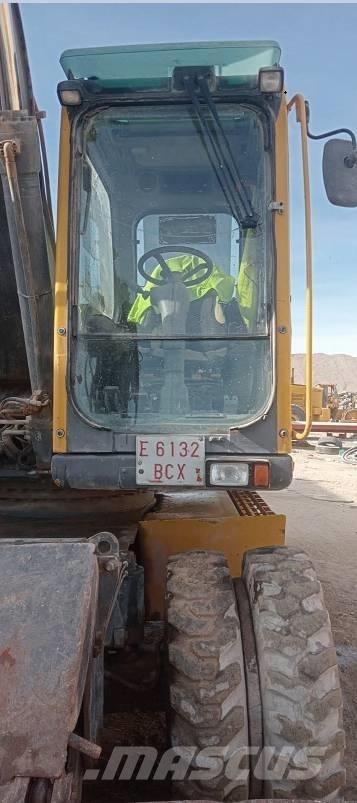 Volvo 180 Giratoria Bagri na kolesih
