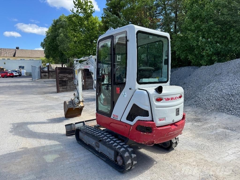 Takeuchi TB 225 Mini bagri <7t