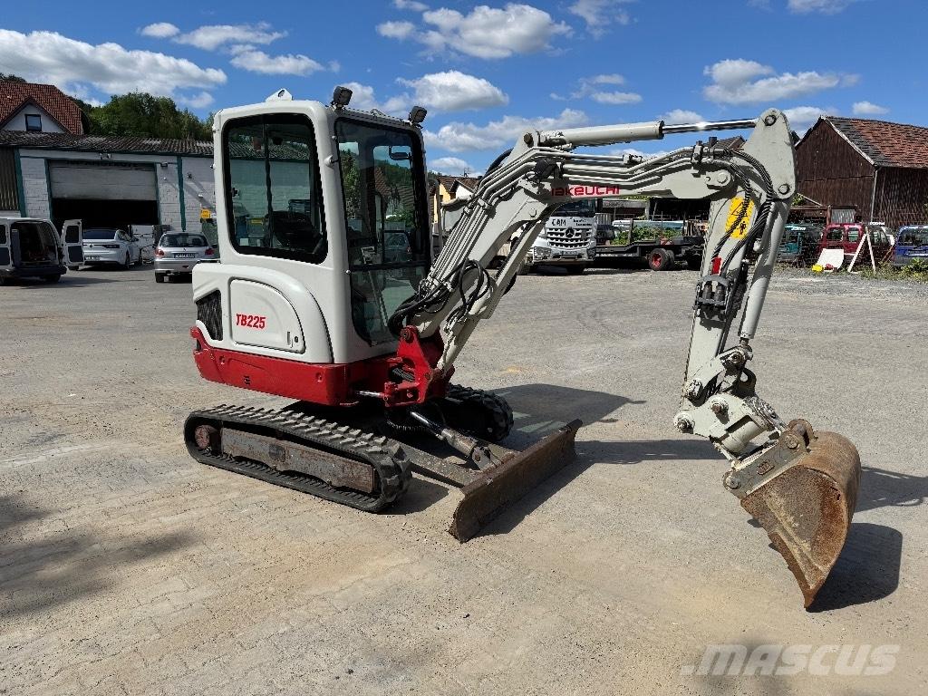 Takeuchi TB 225 Mini bagri <7t
