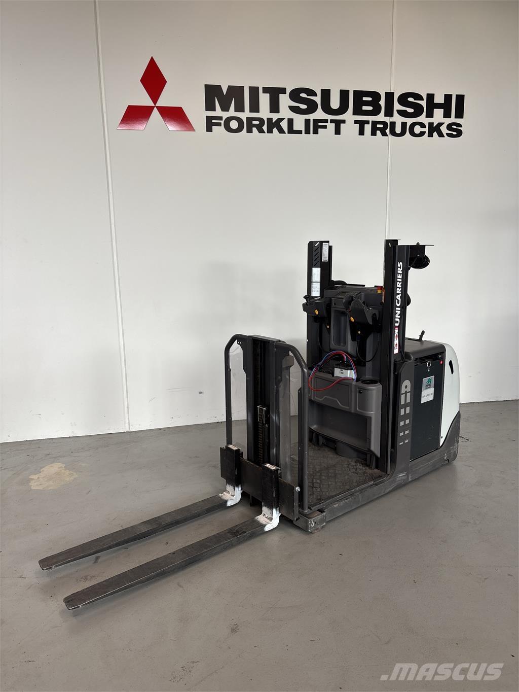 UniCarriers EPL100 Nizko dvižni komisionirni viličar