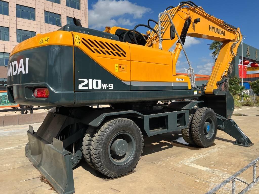 Hyundai R210W Bagri na kolesih