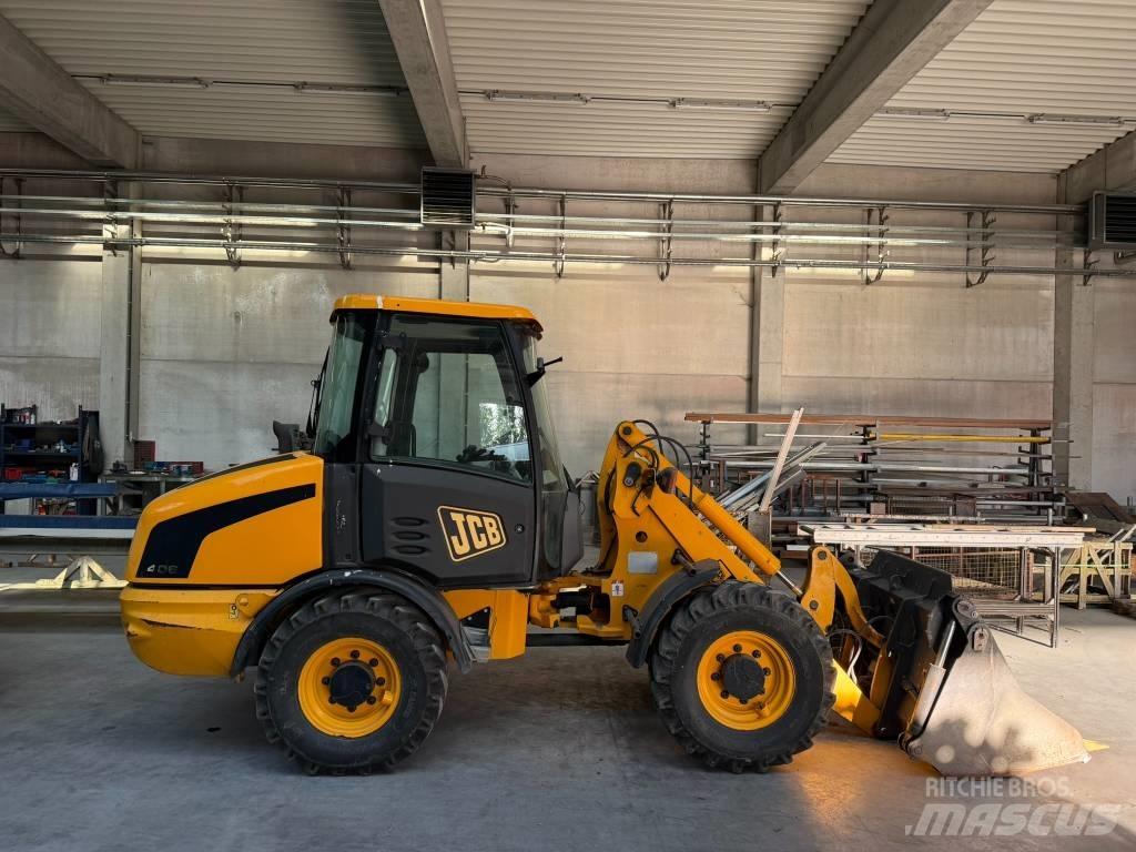 JCB 406 Kolesni nakladalci