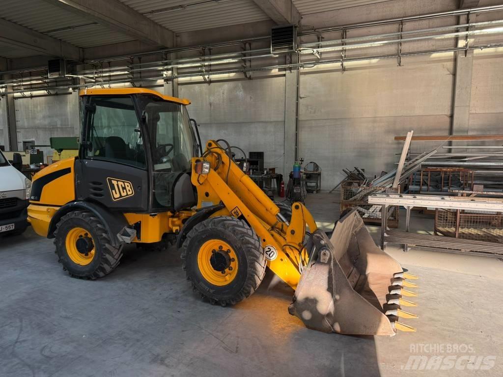 JCB 406 Kolesni nakladalci