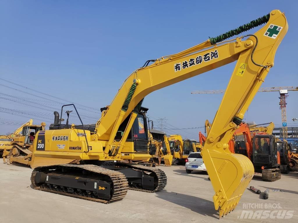 Komatsu PC 200-8 Midi bagri 7t – 12t