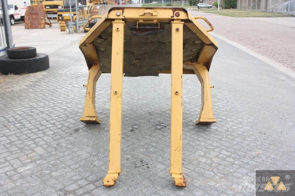 CAT D8N O-rops cab Kabine in notranjost