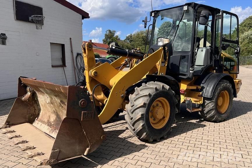 CAT 908M Radlader Kolesni nakladalci