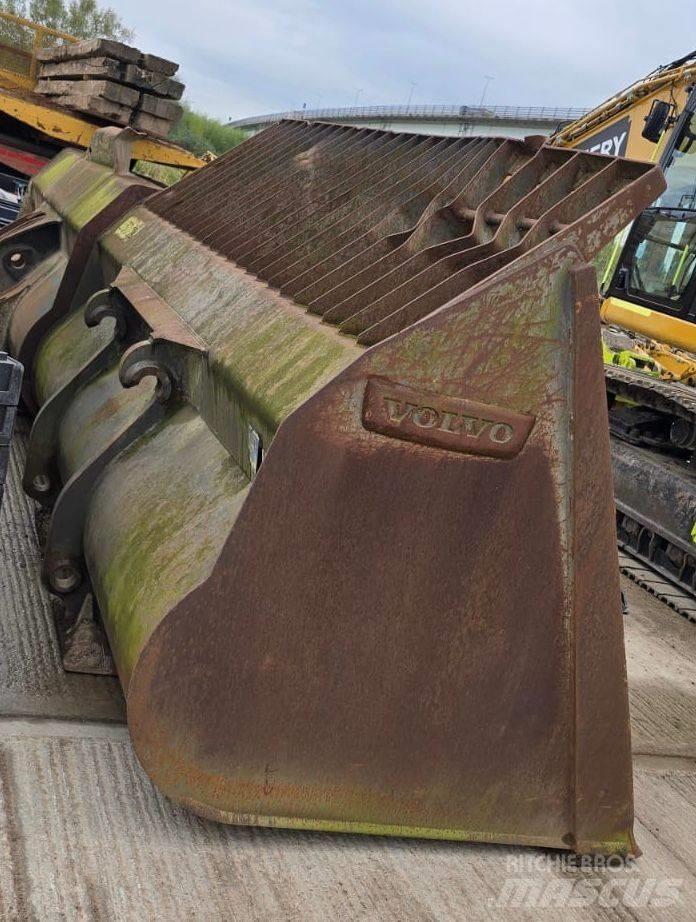 Volvo L 220 H Kolesni nakladalci