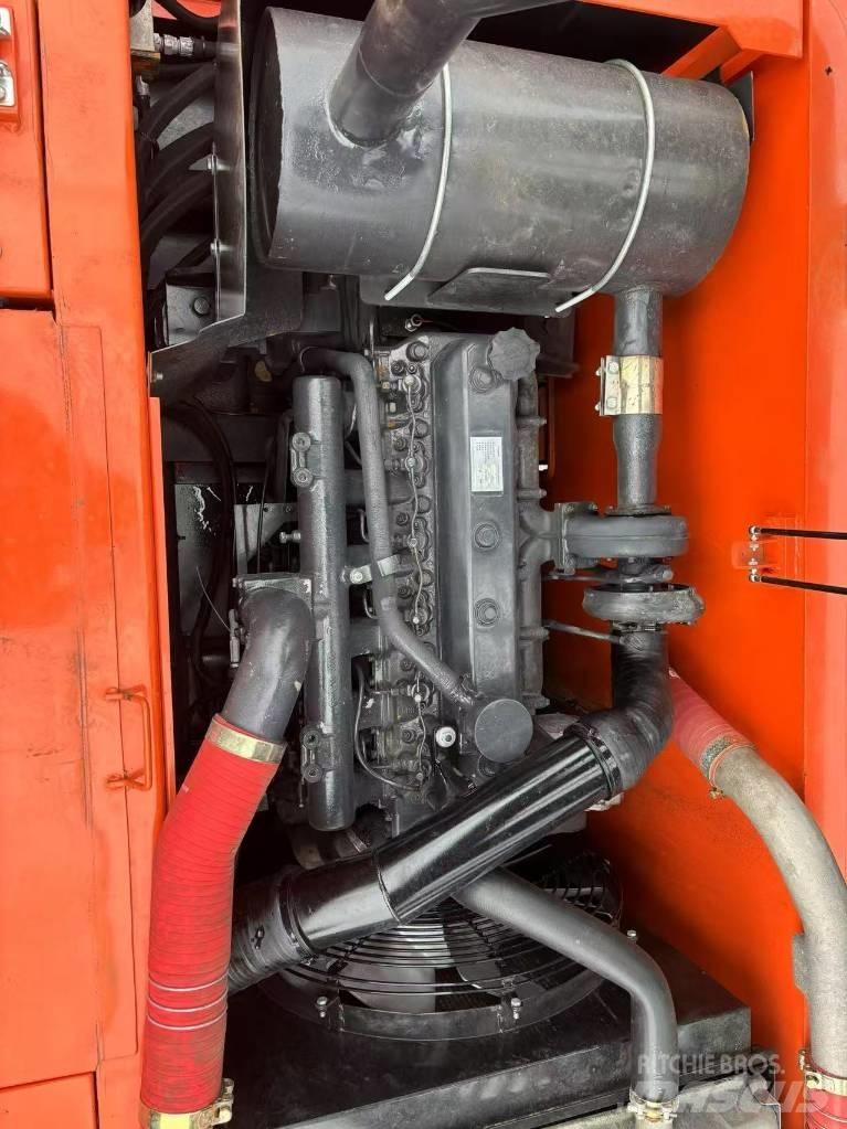 Doosan 225 LCA Bagri goseničarji