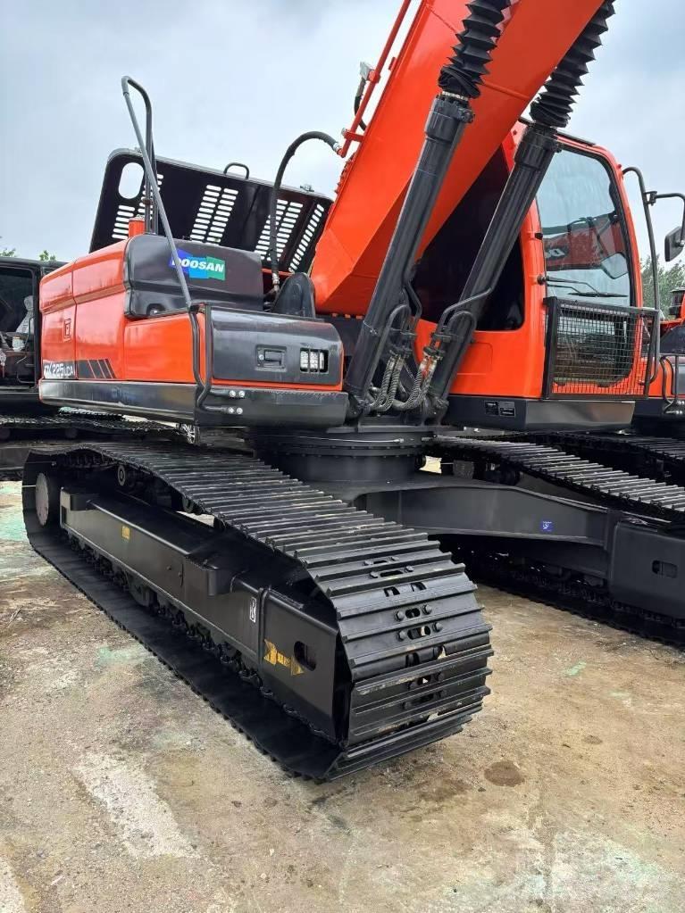Doosan 225 LCA Bagri goseničarji