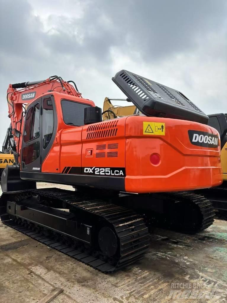 Doosan 225 LCA Bagri goseničarji