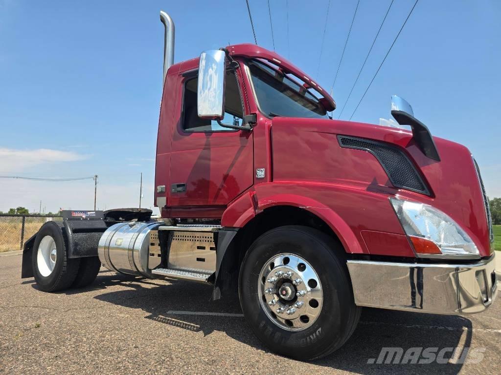 Volvo VNL 42 T300 Vlačilci