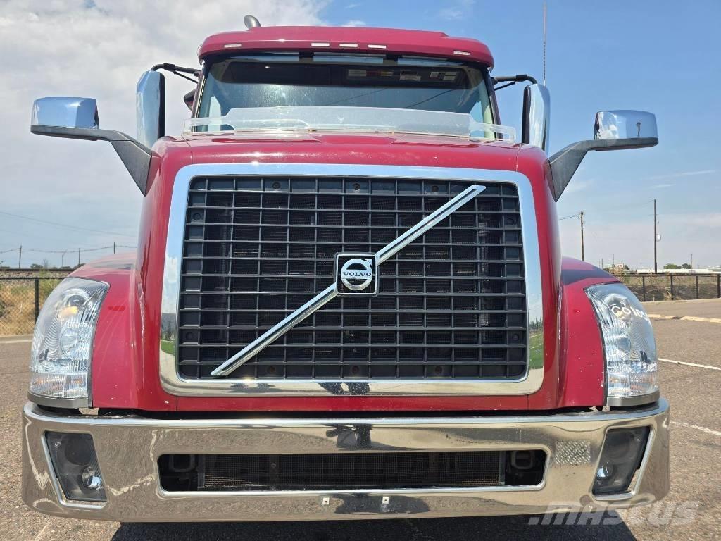 Volvo VNL 42 T300 Vlačilci
