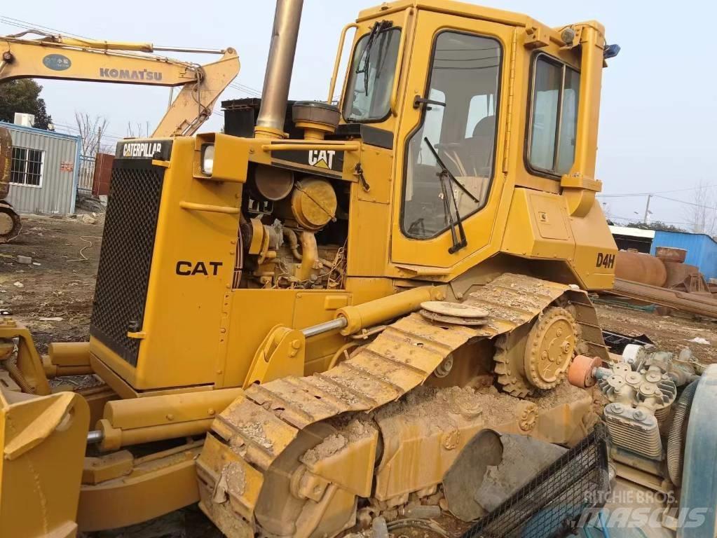 CAT D 4 H Buldožerji goseničarji