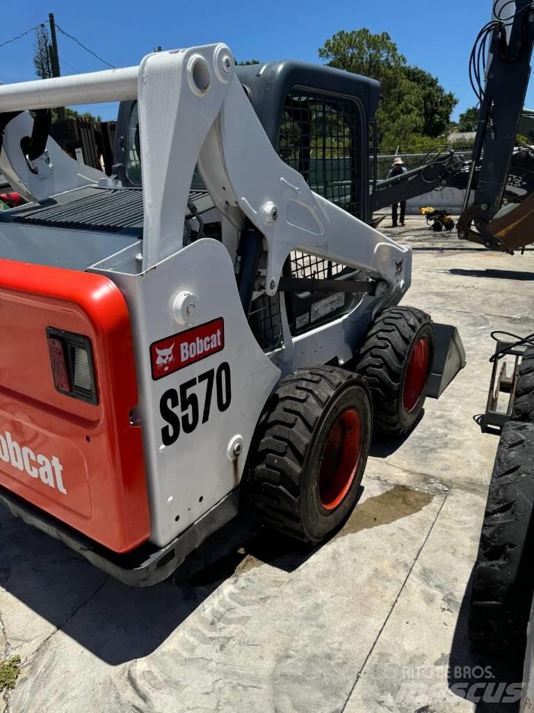 Bobcat S570 Skid steer mini nakladalci