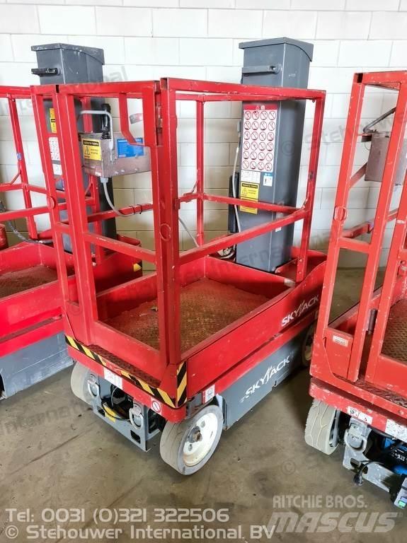 SkyJack SJ12 Druga dvigala in dvižne ploščadi