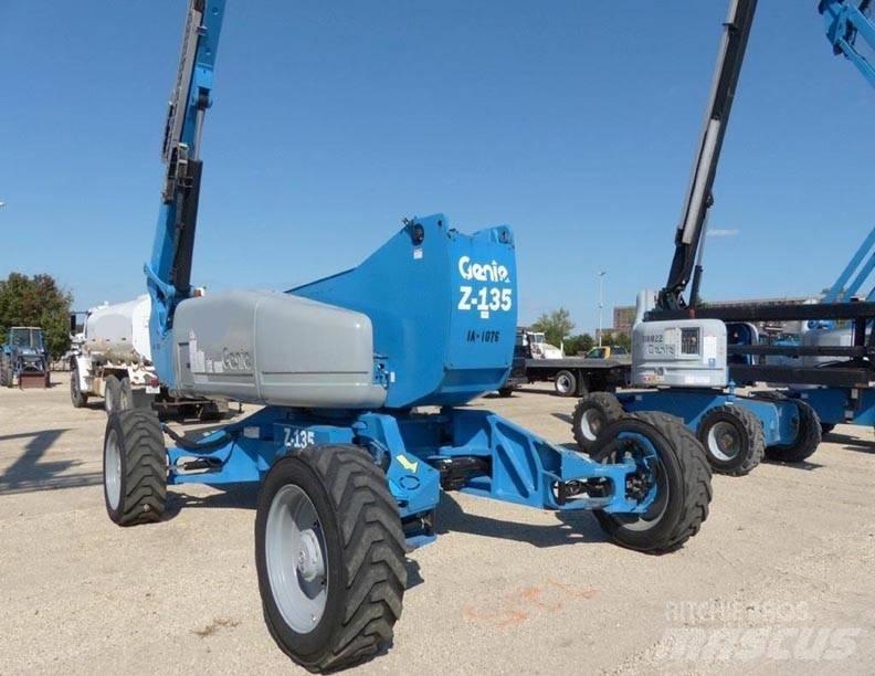 Genie Z135 Zglobne dvižne ploščadi